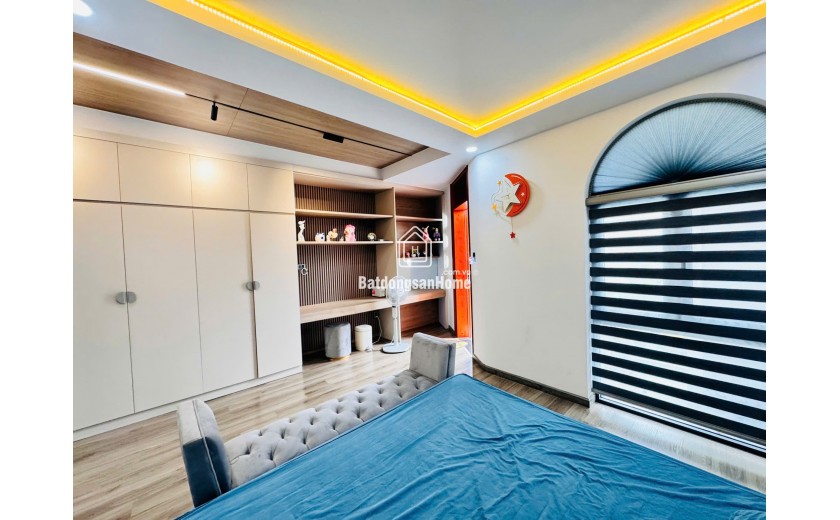 Bán gấp nhà mặt tiền Phạm Ngọc Thạch, Nha Trang - 7 Tầng Thang Máy - Cách biển 300m